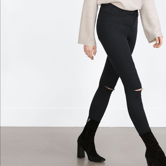Zara High Waisted Black Distressed Jeans 🖤 - Picture 2 of 6